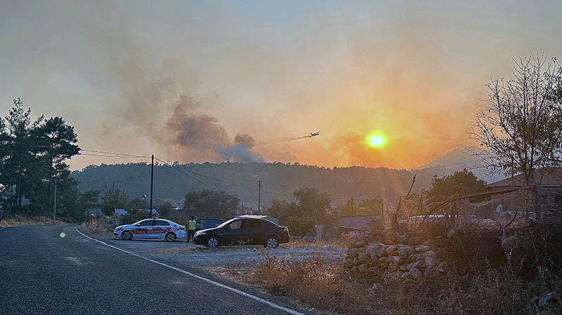 Menteşe ilçesi Sarnıç Mahallesi orman yangını - 48 Haber Ajansı 4